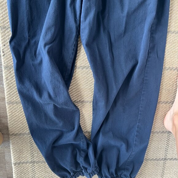 Levi's Women's Mid-Rise Essential Joggers - Picture 5 of 5